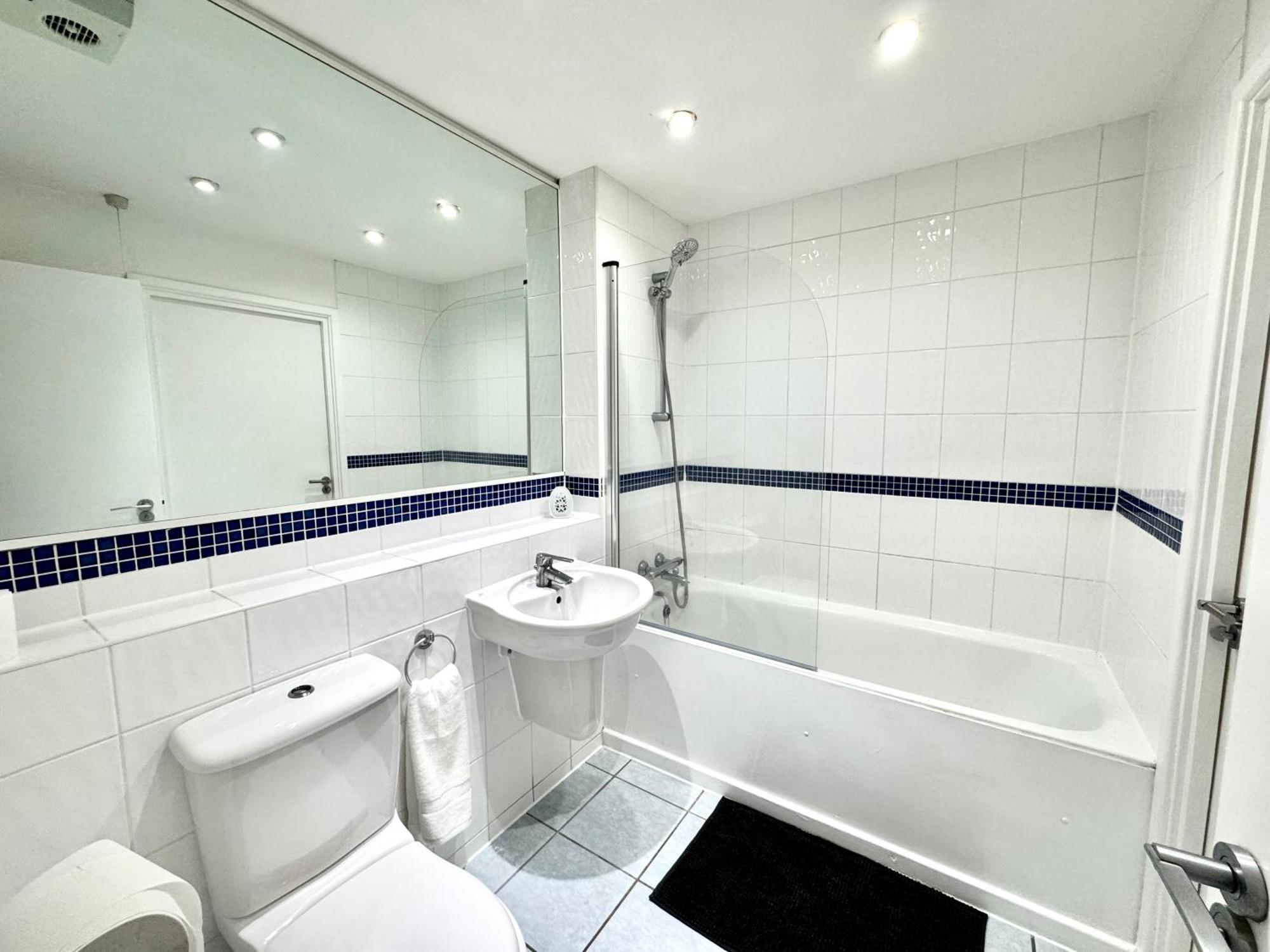 2 Bed, 2 Bath, Ground Floor Whole Apartment With Parking, Near Central London & Stratford, Close To Station, Zone 2 Exterior photo